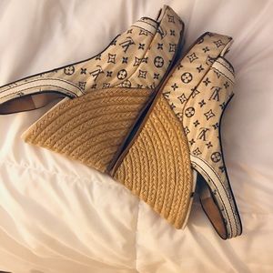 Louie Vuitton Wedges size 37 - 7